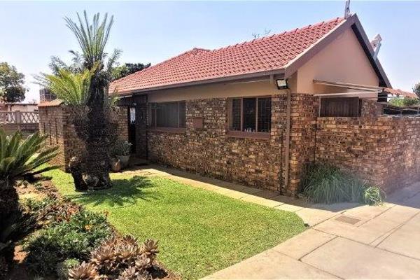 This unique property offers 2 lovely 3 bedroom houses

House 1

- 3 spacious bedrooms,

- bathroom

- separate toilet and ...