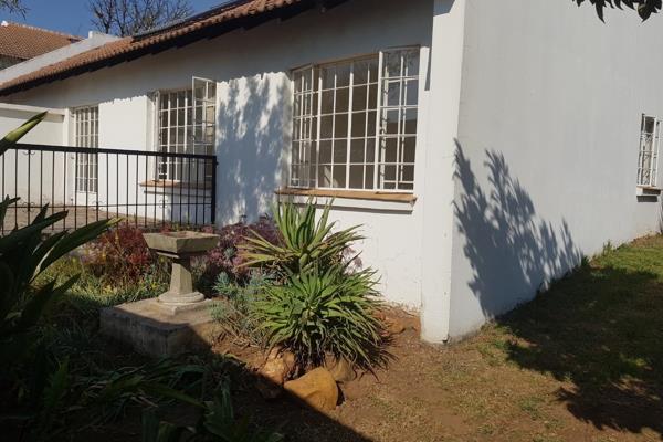 Lonehill glenferness kyalami cottage. 

Secure, light filled two bedroomed cottage. Set within the peaceful fully walled private ...