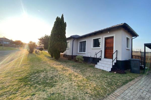 Have a look at this Stunning 3 bedroom, 2 bathroom residence located in a beautiful complex in Midrand. This property offers generous ...