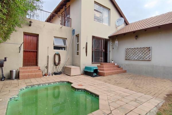 Welcome to this stunning home featuring a spacious lounge perfect for relaxation and entertaining. This property boasts four generously ...