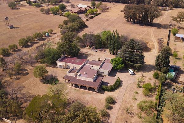 This absolutely stunning and well constructed farmhouse has all the features and is situated the well established farming community of ...