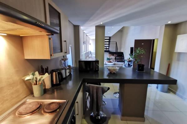 Luxurious 2-bedroom 3-bathroom apartment in the heart of Braamfontein available for ...