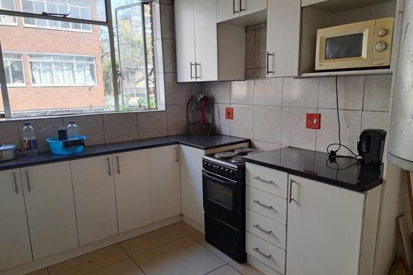 This 3 Bedroom apartment is situated in the heart of Sunnyside. 

This unit offers a ...