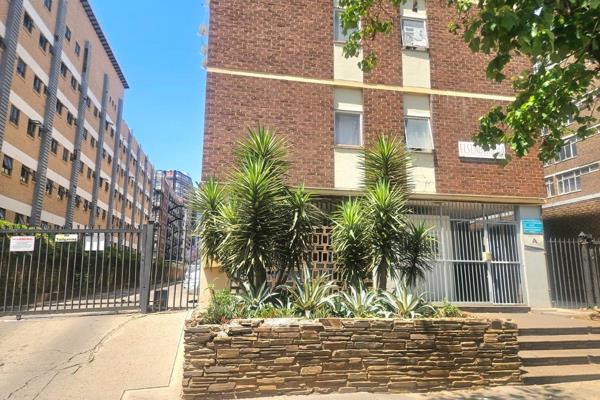 This lovely flat is perfectly situated in Sunnyside in a secure complex

This flat offers you a spacious living area which can even ...