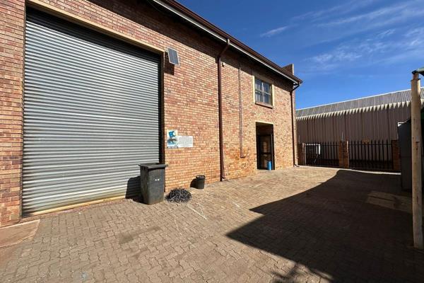 Discover this 160 sqm warehouse located in Laserpark, available for R12,800 plus VAT and utilities or can be purchased at R1,200,000 ...