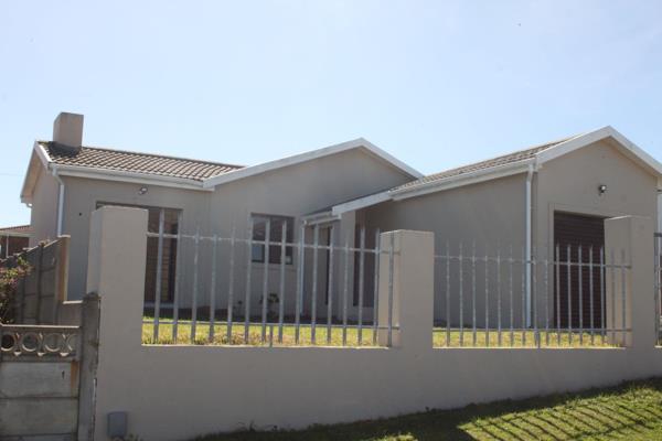 EXCLUSIVE SOLE MANDATE 

Welcome to your dream home nestled in the serene and picturesque neighborhood of Pacaltsdorp. This elegant ...