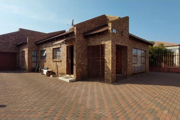 Property for Sale in Ga-Rankuwa Zone 7

This charming 3-bedroom home offers comfortable living with modern touches in the heart of ...