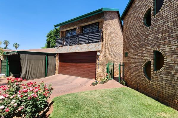 Stunning 4-bedroom house with a flatlet in a picturesque location in Doornpoort. This ...