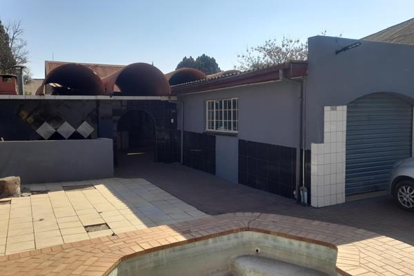 Discover a prime investment opportunity in Pretoria West with this versatile property! Boasting 5 bedrooms, each with its own en-suite ...