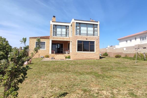 If it is lagoon and sea views you are after , then look no further !
This spacious face brick home offers a versatile opportunity ...