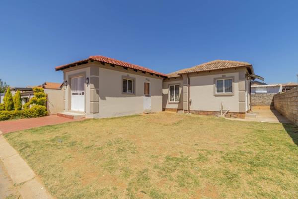 Discover this newly renovated gem in the peaceful neighbourhood of Alliance, Benoni, offering modern living spaces and exceptional ...