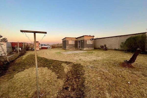 This property is situated in Tsakane langaville and offers 
One bedroom 
Kitchen 
Lounge with a big yard 
Don’t miss out -schedule your ...