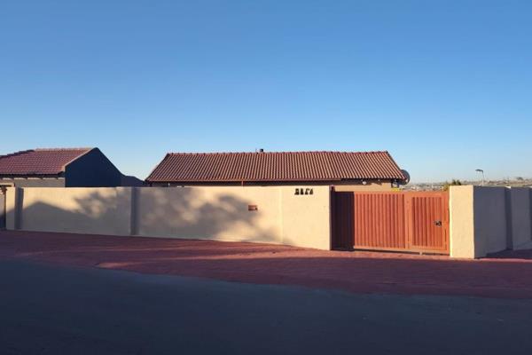 NO TRANSFER DUTY
Located on Luanda Road in the secure, gated community of Klipfontein ...