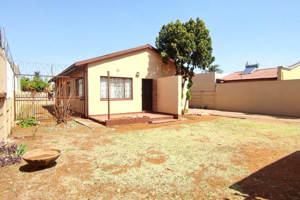 Welcome to this charming home located in the gated area of Lenasia. This property boasts 3 spacious bedrooms, perfect for a growing ...