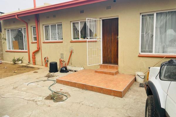 Newly renovated 3 bedrooms with 2 bedroom  flatlet for sale Naude Ave, Krugersdorp ...