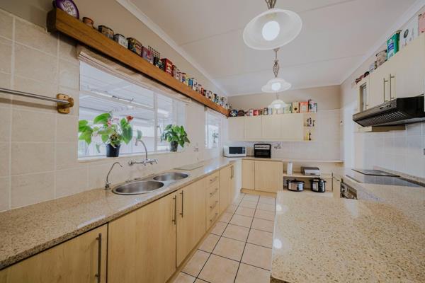 Immaculate 3 Bedroom house with flatlet.
This spectacular Kitchen is definitely the heart of this home.
Spacious, separate scullery ...