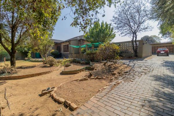 Step into a piece of history with this magnificent, stately home located in the sought-after Benoni Western Extension. Overflowing with ...