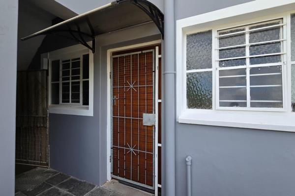 Two-bedroom flatlet has become available in a quiet street in Dawn.
This unit offers a small yard in front.
BCM utilities are excluded ...