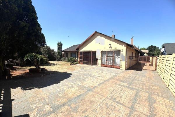 House For Sale In Leondale, Roodekop.

Have you ever dreamt of owning your home with a spacious semi paved yard of 805m an opportunity ...