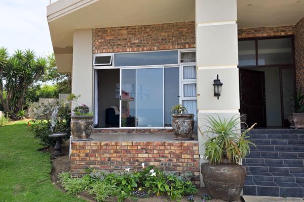 Fully Furnished One bedroom garden flat in Winterstrand
The flat consists of an open-plan lounge and kitchenette, a separate bedroom ...