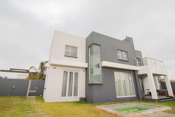 Stunning 5 bedroom, 5 bathroom House. 

Neat, modern and spacious with rhino lite ...