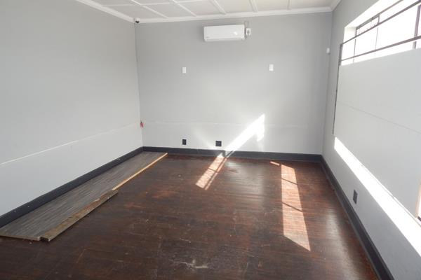 Location: Front end of building on busy Hurd Street, Newton Park

Size: Approximately 37 square meters

Features:

Security: Access to ...