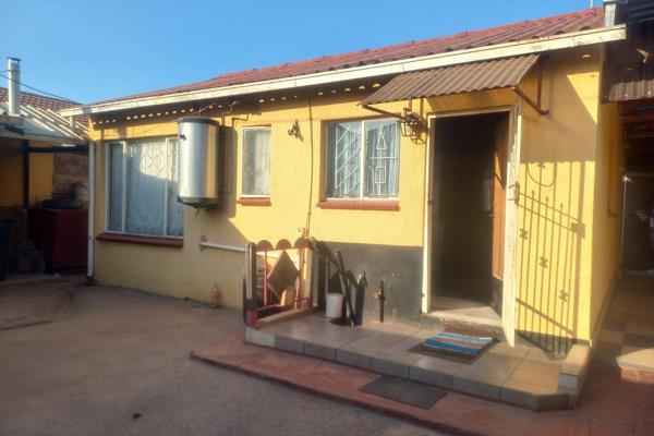 Welcome to your dream home nestled in the heart of Dobsonville Ext 4, Gauteng, South Africa. This charming residential property ...