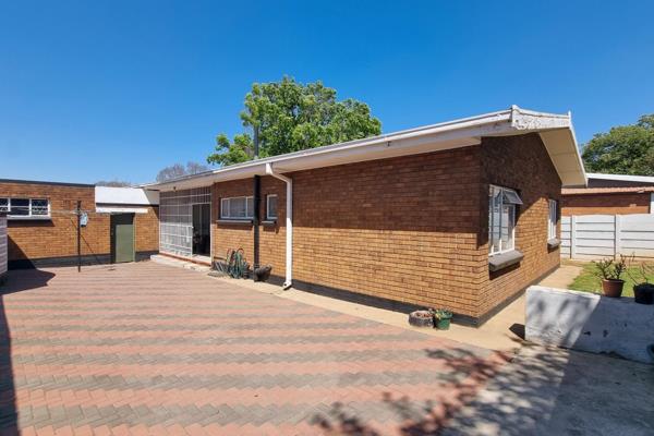 Welcome to this brilliant family home situated in Boksburg South.

This family home is packed with potential and offers a really ...