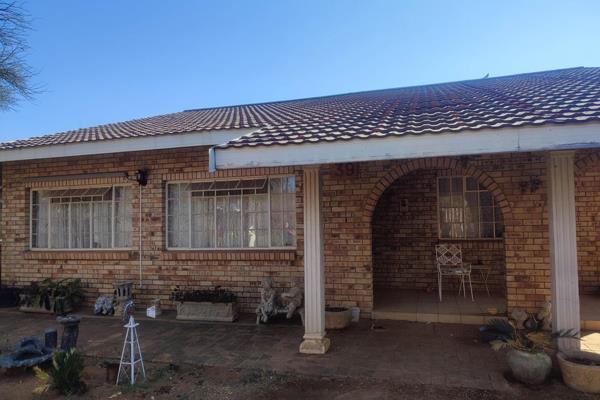 A property with much to offer! This 3 bedroom, two bathroom home with an open lounge, kitchen dining area is ideal for the family. On ...