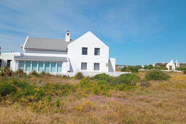 This home is situated in beautiful Jacobsbaai, a mere 90m drive from Cape Town.

Escape ...