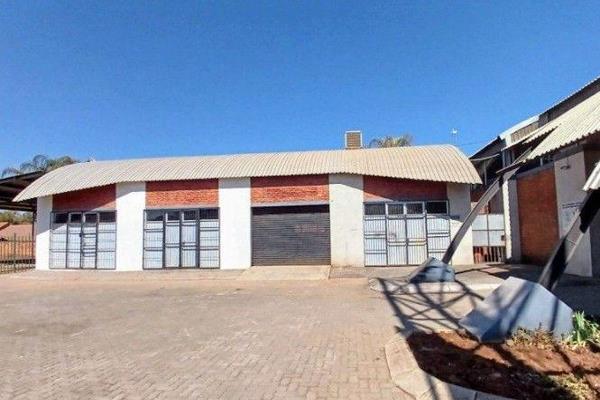 Prime Commercial Space for Rent in Hartbeespoort

Located in the dynamic business hub of Hartbeespoort, this commercial property offers ...