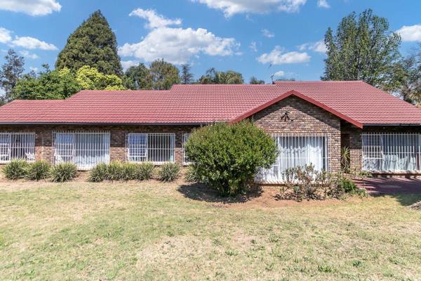 Perfect Family Retreat in Randpark Ridge
Welcome to this charming 3-bedroom, 2-bathroom family home, offering a peaceful sanctuary in ...