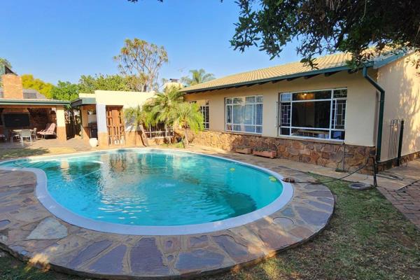 Seeking a family home? Beautiful 3 bedroom house is up for sale in the all so popular Kilner Park Pretoria!
This family home offers ...