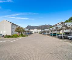 Apartment / Flat for sale in Klein Drakenstein