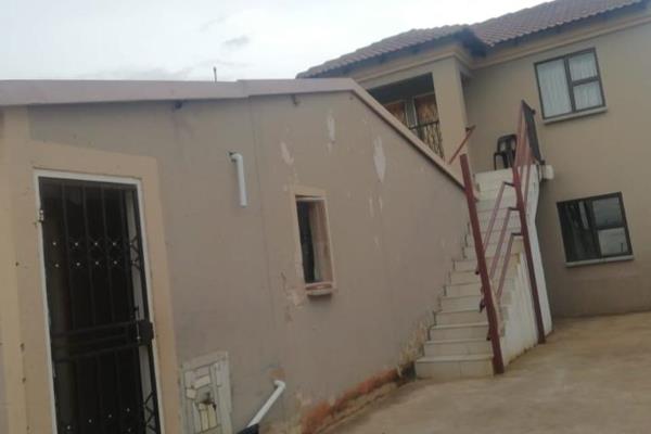 Bachelor apartment with ensuite shower bathroom. Unit incorporates a kitchenette fitted with build in cupboards for comfortable ...