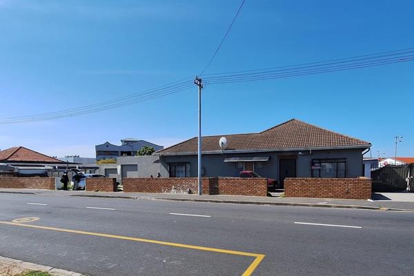 Unlock the potential of this expansive 1399m&#178; property, ideally situated on a busy main road with high traffic exposure. This ...