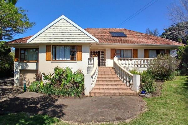 Situated 200 meters from Hudson School this home offers 3 spacious double size bedrooms ,lounge and sudy,seperate dining room ,kitchen ...