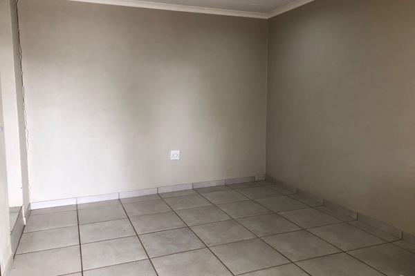 This charming 1-bedroom flatlet is perfect for individuals or couples seeking a peaceful retreat with modern conveniences. The unit ...