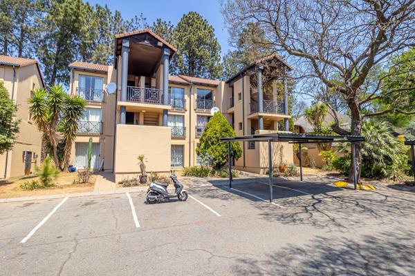 Very popular complex in central Bryanston, a 10-minute drive to Sandton CBD, makes this ...