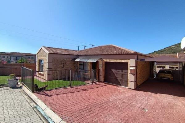 DULE MANDATE

This lovely townhouse is situated on a corner stand in Berg en Dal  security complex in Island view.   The yard is ...