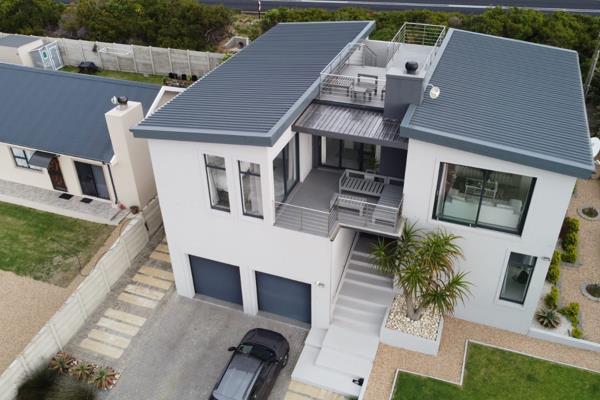 SOLE MANDATE: Modern family/holiday home with 180 degree ocean views, for sale in the quaint coastal town of Jongensfontein. On ...