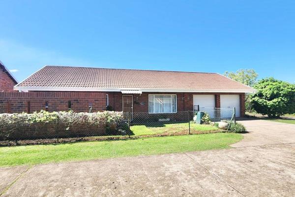 This beautifully appointed north-facing home in the sought-after Amberglen Retirement Village is the perfect blend of comfort, style ...