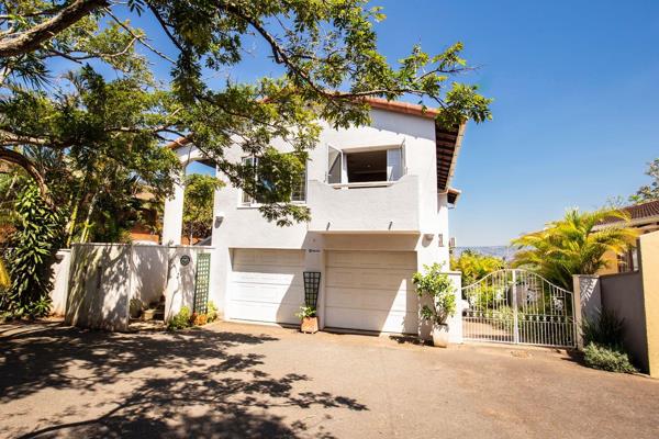 This cute, cottage-style home is perfectly located in Umgeni Park, a quiet and abundant suburb of Durban North. 
This home has ...