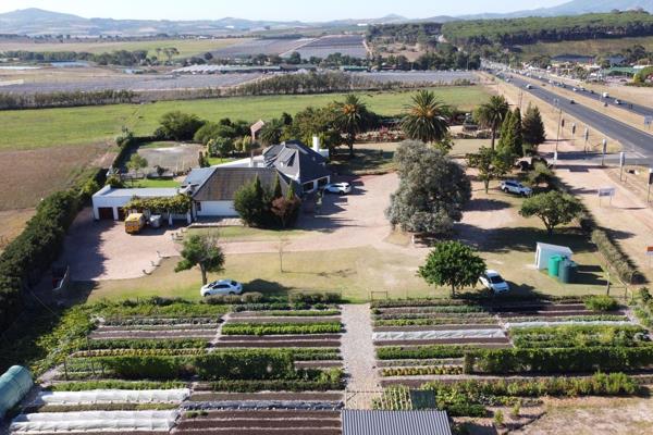 This farm is perfectly situated on the R44 main road between Stellenbosch and Somerset ...