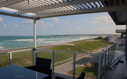 6 Bedroom House for sale in Stilbaai Oos