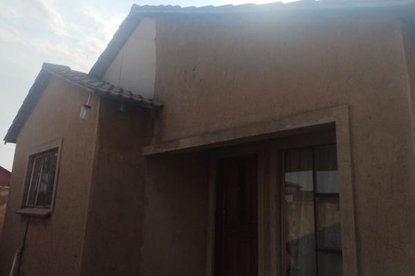 3 bedroom house for sale in ebony park with extended bedrooms, kitchen with lounge, bathroom and toilet and dining room , kitchen with ...