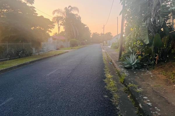 This scenic  vacant land is situated 
 amongst a great neighbourhood .

The land size  1520 Sqm 
It’s a panhandle land  flat ...