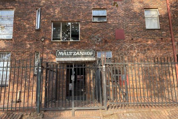 An apartment for sale in Pretoria west

This property is in excellent condition throughout.

The neatly tiled floors and recently ...