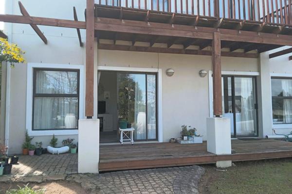 Large room with own entrance in house in upmarket Schonenberg Estate in Somerset West. Own bathroom and kitchenette. One parking in ...