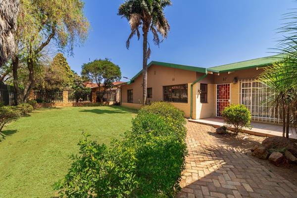 The entrance to this charming home leads into an open-plan lounge and dining room. The spacious, light wood wrap kitchen, with ample ...